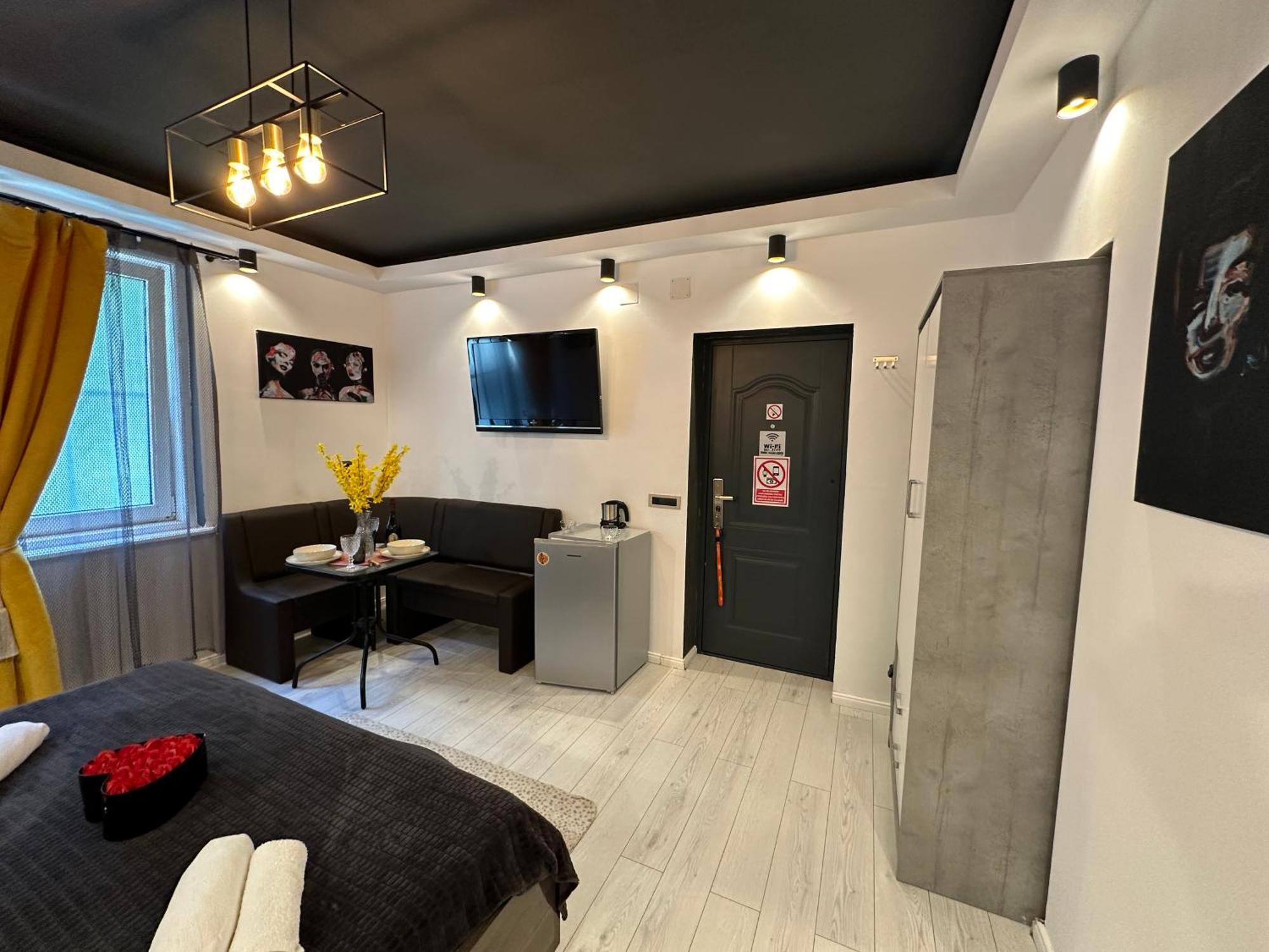 The Fame - Modern Studio In Top Location & Parking Craiova Bagian luar foto