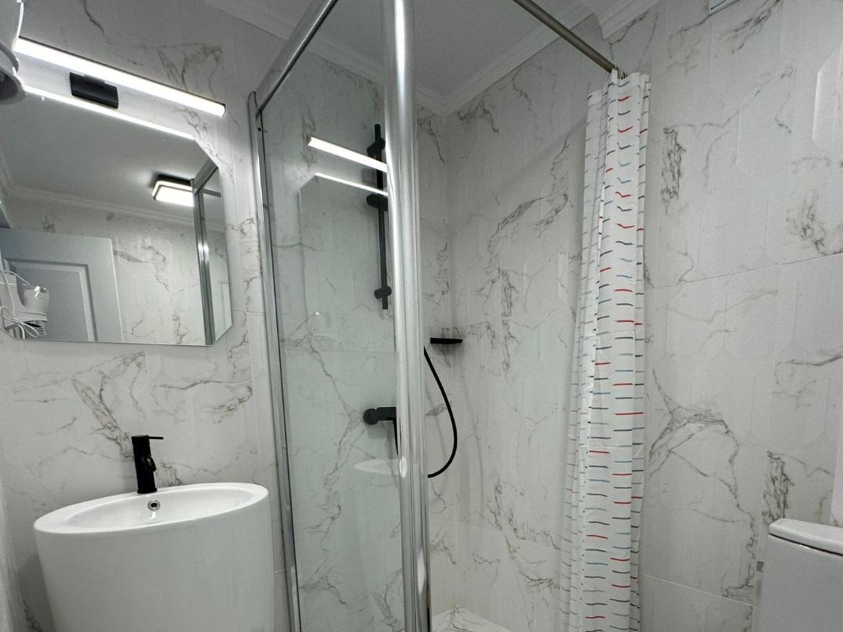 The Fame - Modern Studio In Top Location & Parking Craiova Bagian luar foto